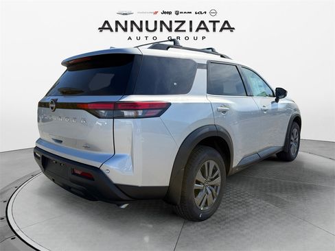 New 2025 Nissan Pathfinder SV image 5