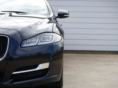 Used 2018 Jaguar XJ R-Sport image 9