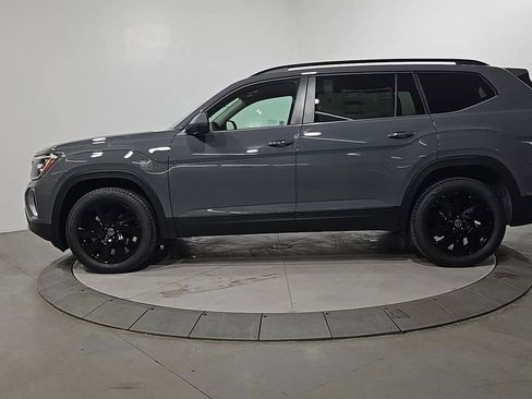 New 2026 Volkswagen Atlas SE image 2