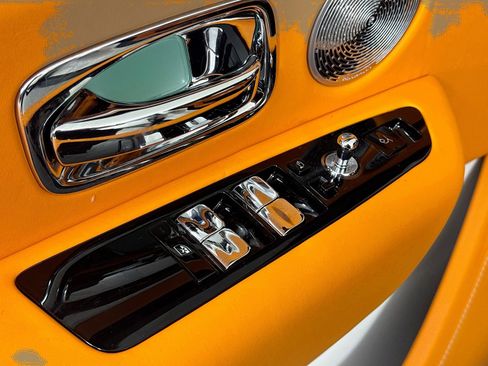 Certified 2025 Rolls-Royce Cullinan AWD/4WD image 17