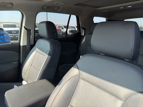 Used 2021 Chevrolet Traverse LT w/ LT Premium Package image 11