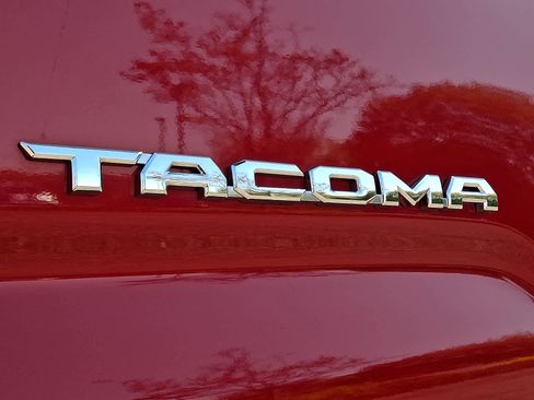 Certified 2023 Toyota Tacoma TRD Off-Road AWD/4WD image 30