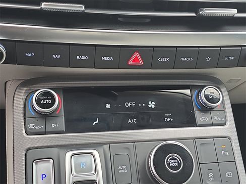 Used 2024 Hyundai Palisade Calligraphy image 25