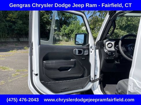 Used 2024 Jeep Wrangler Unlimited w/ Convenience Group AWD/4WD image 26