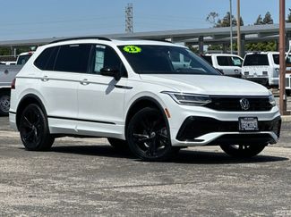 Used 2023 Volkswagen Tiguan SE R-Line AWD/4WD video 1