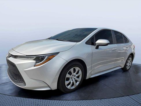 Used 2022 Toyota Corolla LE FWD image 3