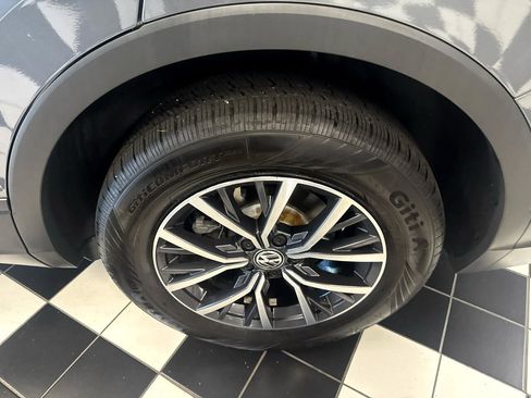 Used 2019 Volkswagen Tiguan S image 8