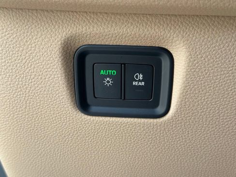 Certified 2026 Porsche Cayenne AWD/4WD image 28