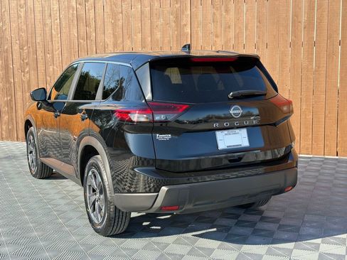 Used 2025 Nissan Rogue SV image 14