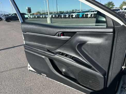 Used 2019 Toyota Camry SE FWD image 12