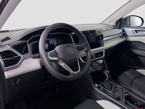 New 2026 Volkswagen Taos SEL image 9