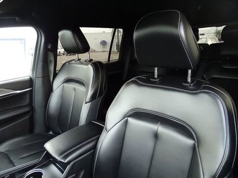 Used 2025 Jeep Grand Cherokee L Limited w/ Black Appearance Package image 7