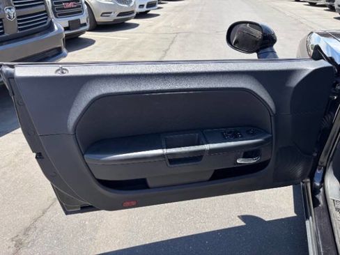 Used 2010 Dodge Challenger SE RWD image 9