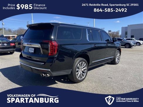 Used 2022 GMC Yukon XL Denali w/ Denali Premium Package image 3