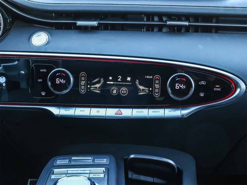 Used 2025 Genesis GV70 3.5T Sport w/ Sport Advanced Package image 14