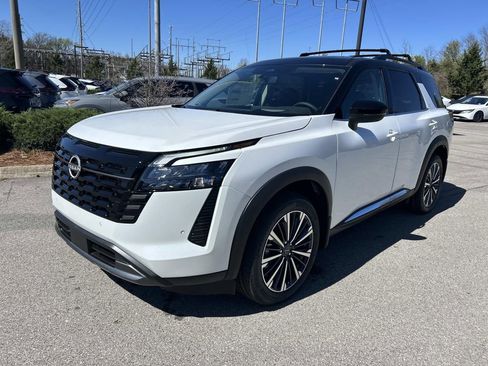 New 2026 Nissan Pathfinder Platinum w/ Lighting Package AWD/4WD image 3