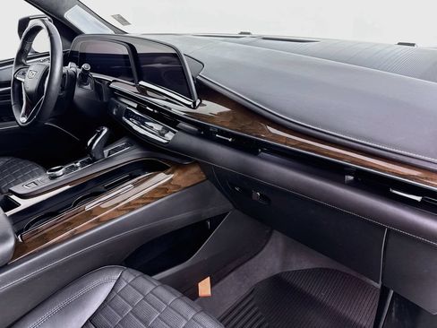 Used 2024 Cadillac Escalade ESV Premium Luxury Platinum AWD/4WD image 33