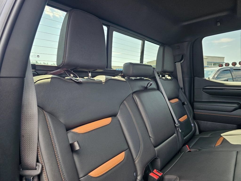 Used 2024 GMC Sierra 1500 AT4 w/ Technology Package AWD/4WD image 13