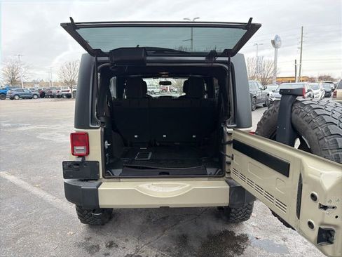 Used 2018 Jeep Wrangler Unlimited Sahara image 8