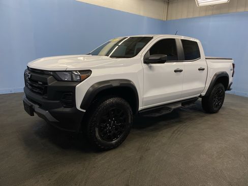 Used 2024 Chevrolet Colorado Trail Boss image 3