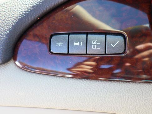 Used 2011 Buick Lucerne CXL image 19