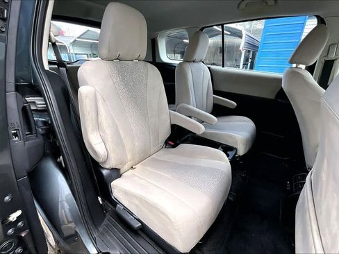 Used 2012 MAZDA MAZDA5 Sport image 19