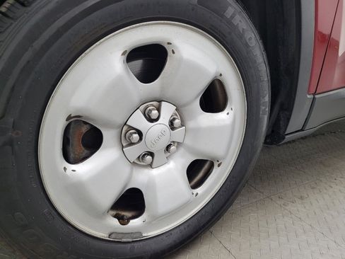 Used 2017 Jeep Cherokee Sport image 31