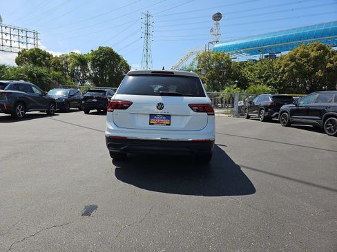 Used 2023 Volkswagen Tiguan SE FWD image 6