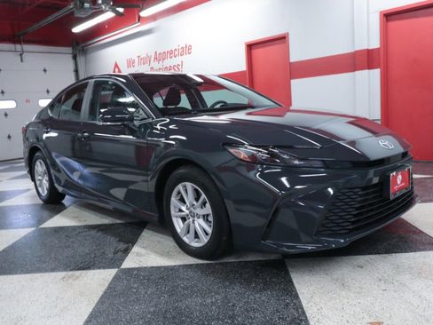 Used 2025 Toyota Camry LE w/ Convenience Package FWD image 3