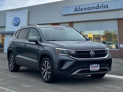 Used 2022 Volkswagen Taos SE w/ Panoramic Sunroof Package