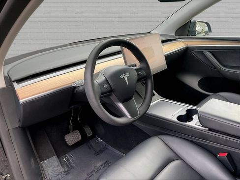 Used 2023 Tesla Model Y 2WD image 13