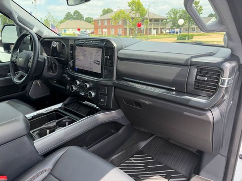 Used 2024 Ford F250 Lariat w/ Lariat Ultimate Package AWD/4WD image 18
