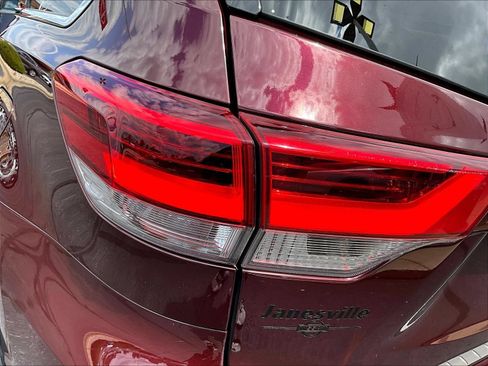 Used 2018 Toyota Highlander XLE AWD/4WD image 26