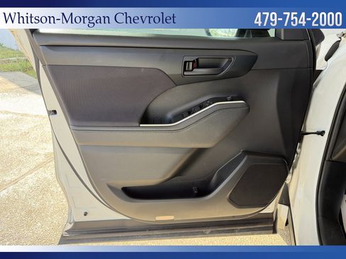 Used 2021 Toyota Highlander L image 11
