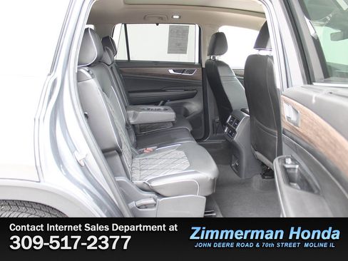 Used 2024 Volkswagen Atlas SEL Premium R-Line image 9