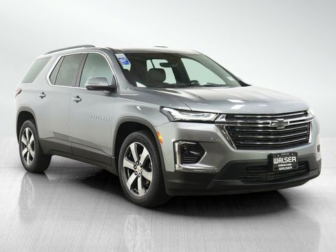 Used 2023 Chevrolet Traverse LT w/ LT Premium Package AWD/4WD image 7