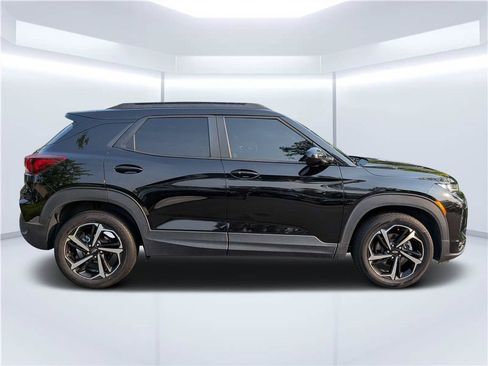 Used 2022 Chevrolet TrailBlazer RS FWD image 2