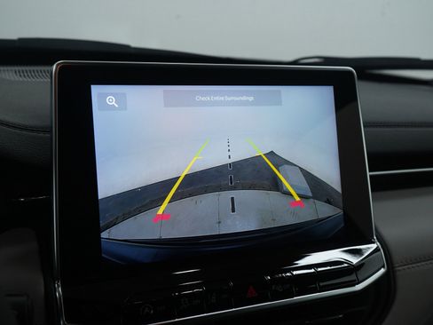 Used 2024 Jeep Compass Limited image 21