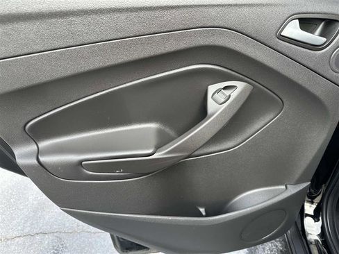 Used 2017 Ford Escape SE w/ Equipment Group 201A image 10