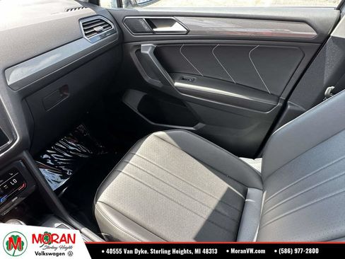 Certified 2024 Volkswagen Tiguan SE AWD/4WD image 31