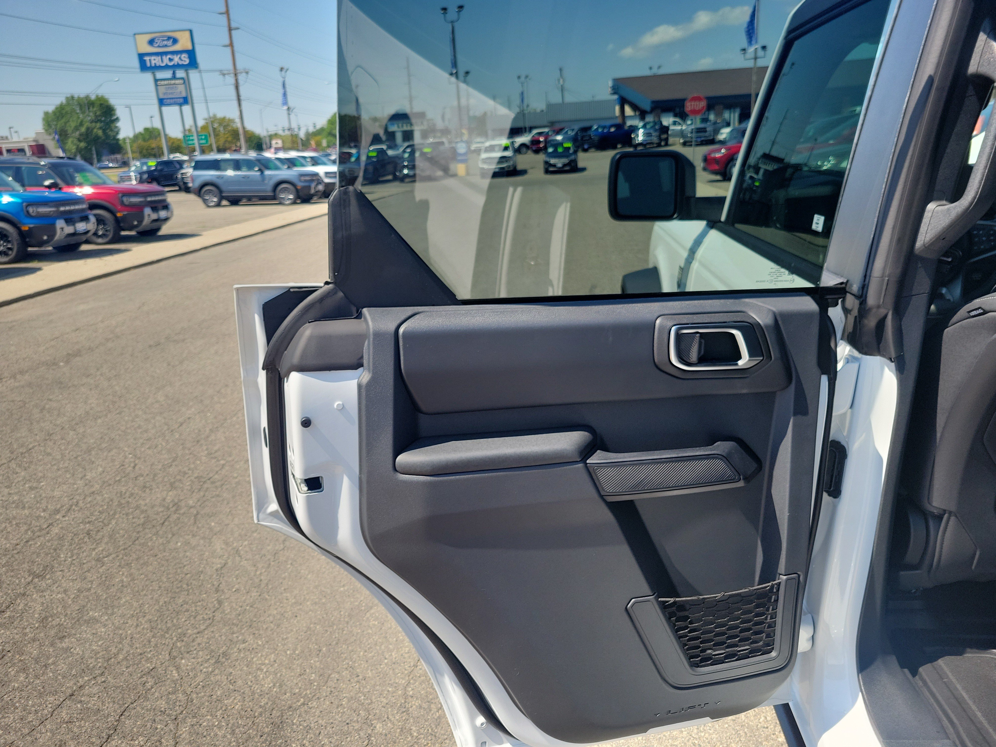 Used 2025 Ford Bronco Big Bend w/ Black Diamond Package AWD/4WD image 10