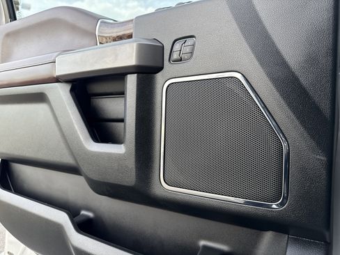 Used 2016 Ford F150 Platinum w/ Equipment Group 701A Luxury image 14