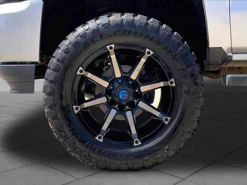 Used 2018 Chevrolet Silverado 1500 LT w/ Texas Edition AWD/4WD image 11
