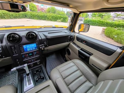 Used 2005 HUMMER H2 w/ Preferred Equipment Group AWD/4WD image 47