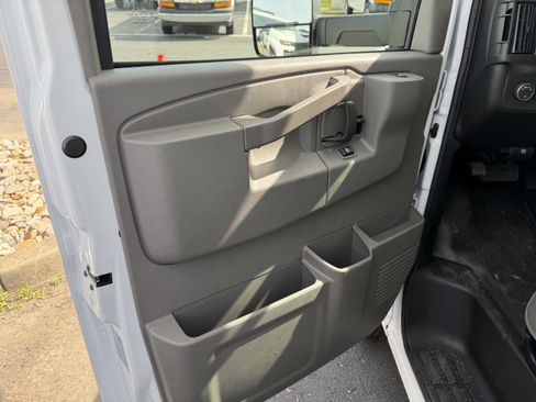 New 2026 Chevrolet Express 4500 w/ Power Convenience Package RWD image 10
