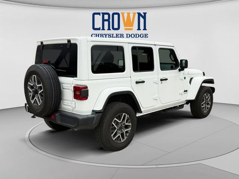 Used 2026 Jeep Wrangler Unlimited Sahara AWD/4WD image 3