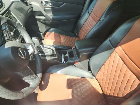 Used 2019 Nissan Rogue SV w/ Premium Package AWD/4WD image 7