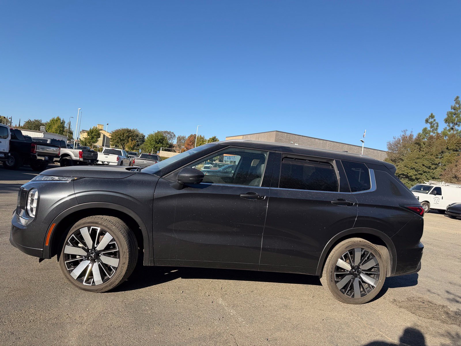 Used 2025 Mitsubishi Outlander SEL AWD/4WD image 2