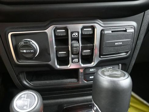 Used 2023 Jeep Wrangler Unlimited Sahara w/ LED Lighting Group AWD/4WD image 27