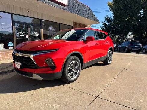 Used 2025 Chevrolet Blazer LT image 2